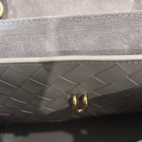 Ciao Ciao - Gray Leather Top-Handle Bag with Braided Accent - Size SM - Picture 7 of 10